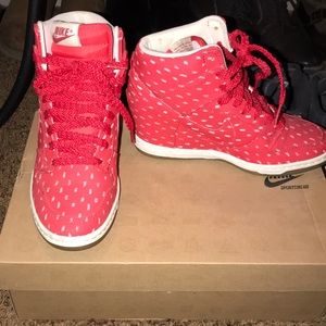 Red Nike wedges